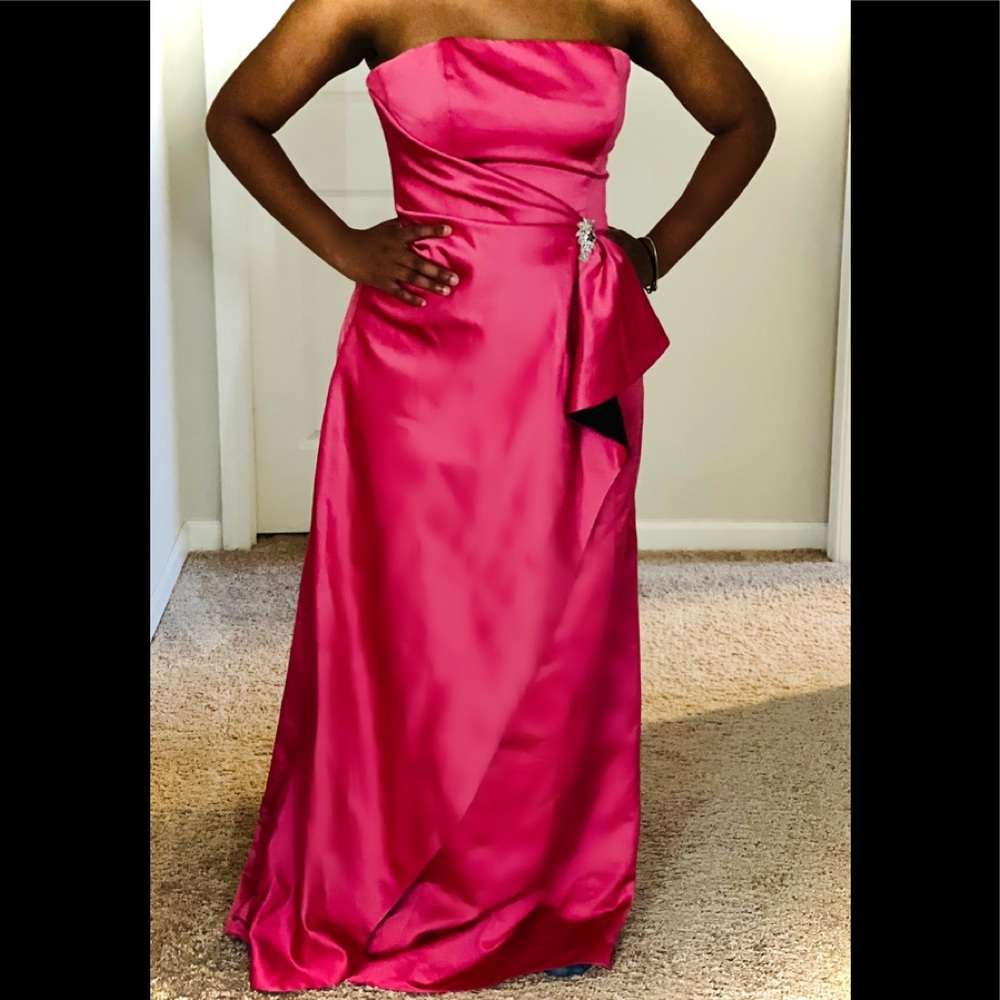 Gorgeous Electric Pink Gown!!